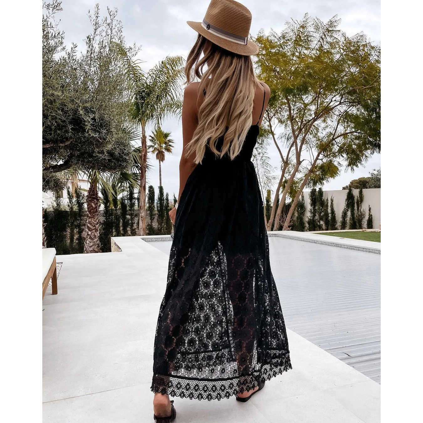 White Women's Jumpsuit Summer V Neck Solid Color Lace Hollow-Out Sleeveless Sling Party Wear High Waist Rompers Holiday Casual
White Women's Jumpsuit Summer V Neck Solid Color Lace Hollow-Out Sleeveless Sling Party Wear High Waist Rompers Holiday Casual