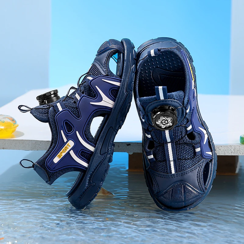 A pair of sports sandals suitable for children's summer wear, with a design that covers the toes, for outdoor use. Model: HS-899
A pair of sports sandals suitable for children's summer wear, with a design that covers the toes, for outdoor use. Model: HS-899