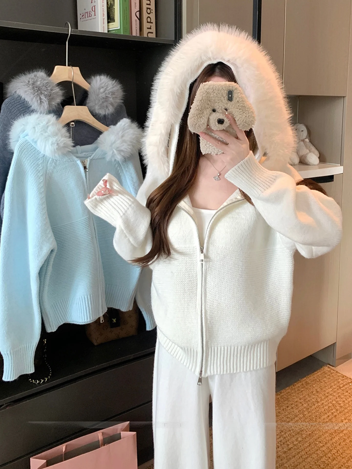 Женский вязаный кардиган с капюшоном, большим меховым воротником, свободного кроя, весенняя новинка, большие размеры, удобный, мягкий, с цветными блоками, на молнии
Женский вязаный кардиган с капюшоном, большим меховым воротником, свободного кроя, весенняя новинка, большие размеры, удобный, мягкий, с цветными блоками, на молнии