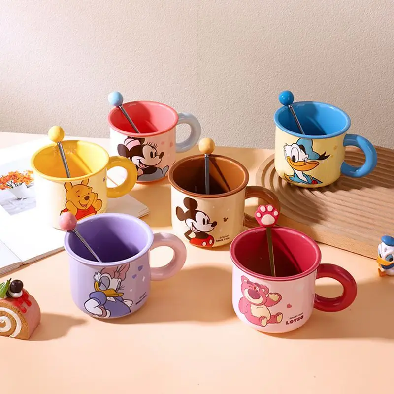 Disney Stitch Angel плюшевая пара керамическая чашка Kawaii аниме мультфильм премиум кружка Дональд Дак Микки Маус чашка для воды праздничный подарок
Disney Stitch Angel плюшевая пара керамическая чашка Kawaii аниме мультфильм премиум кружка Дональд Дак Микки Маус чашка для воды праздничный подарок
