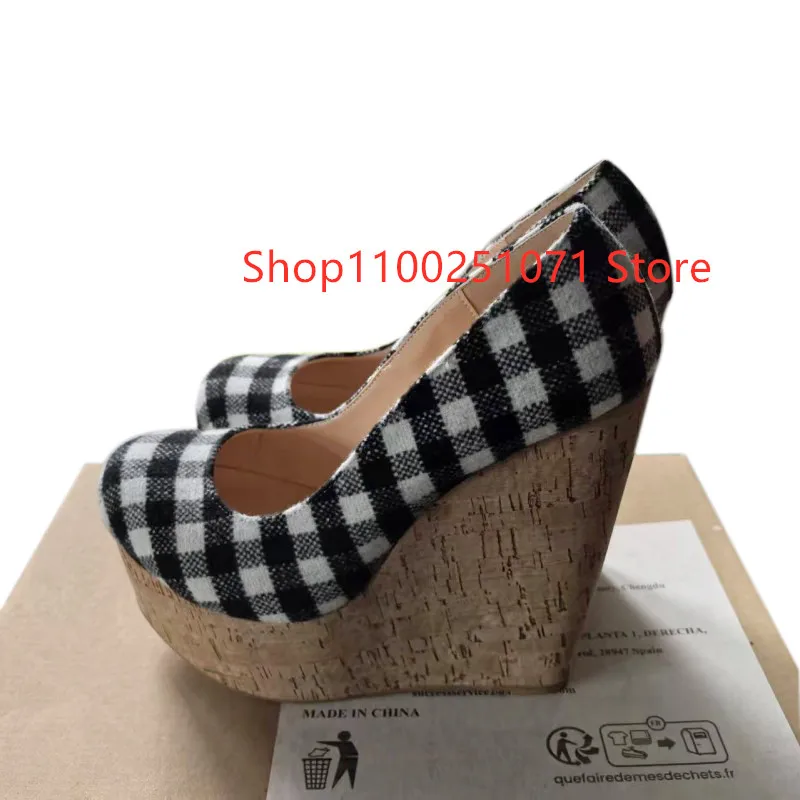 SHOFOO Fashionable women's high heels About 15cm heel height. Wedges heel round toe shoes. Black and white checkered single shoe
SHOFOO Fashionable women's high heels About 15cm heel height. Wedges heel round toe shoes. Black and white checkered single shoe