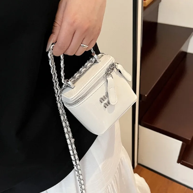 Hand-held Small Square Bag Women's Versatile Temperament Forest Fashion Light Personality Design Single Shoulder Messenger Bag
Hand-held Small Square Bag Women's Versatile Temperament Forest Fashion Light Personality Design Single Shoulder Messenger Bag