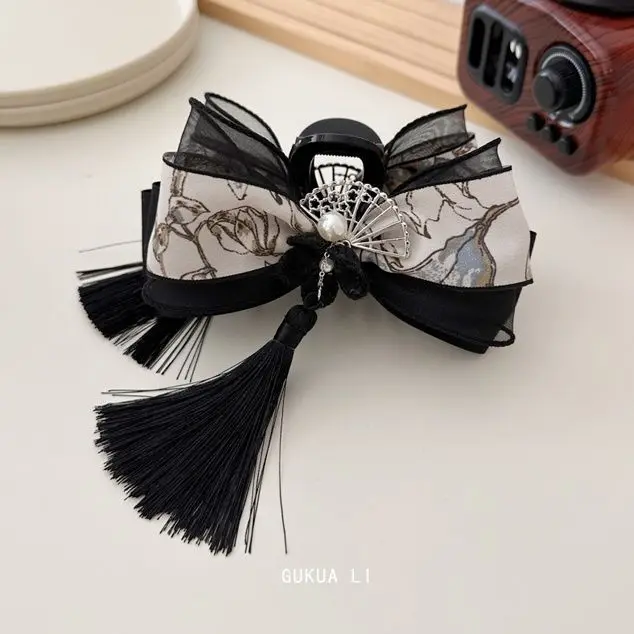 Guofeng style, Su style, grab clip versatile flowers, shark hair accessories, women's new, noble, artistic, retro style
Guofeng style, Su style, grab clip versatile flowers, shark hair accessories, women's new, noble, artistic, retro style