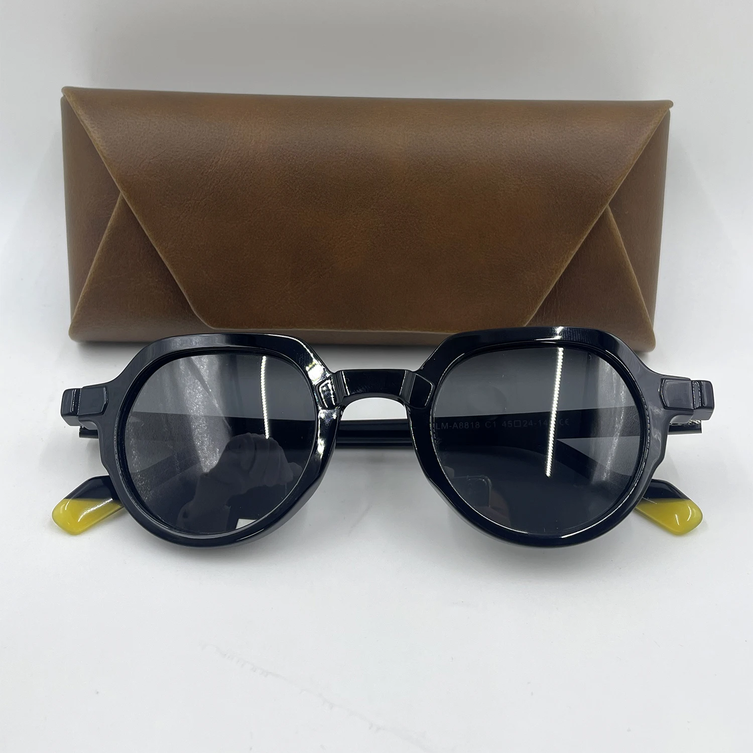 New Retro Vintage Fashionable Sunglasses 2025 Handmade Acetate Eyeglasses for Women and Men Luxury Designer UV400 Sunglasses
New Retro Vintage Fashionable Sunglasses 2025 Handmade Acetate Eyeglasses for Women and Men Luxury Designer UV400 Sunglasses