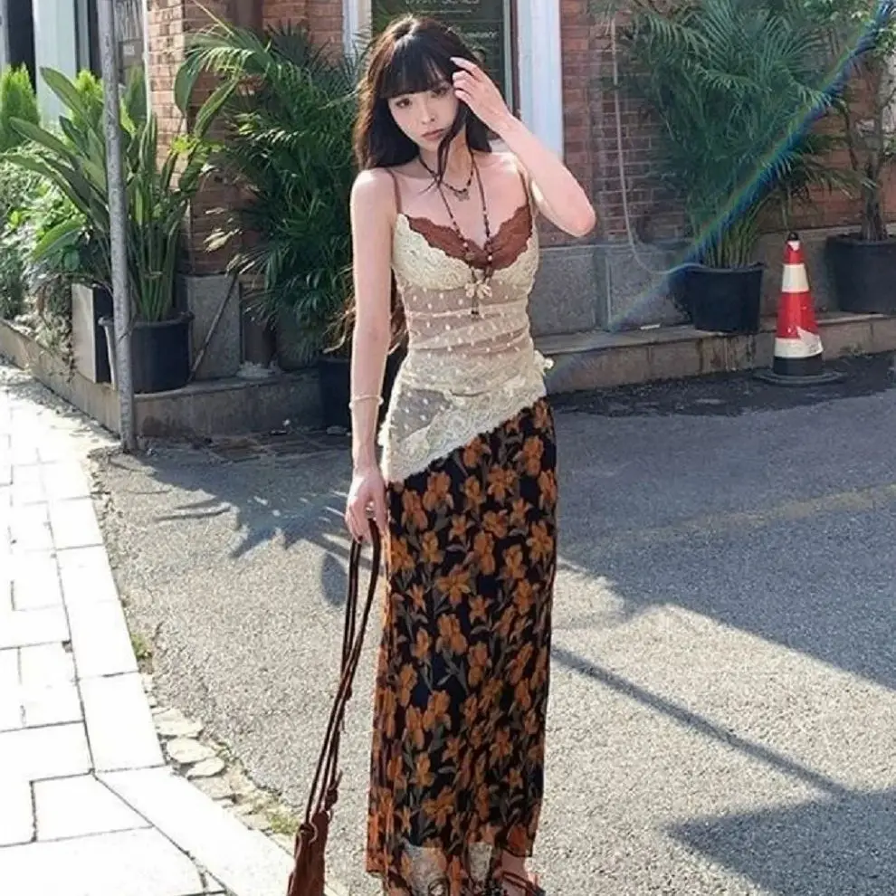 Retro Pure Lustful Two-Piece Lace Suspender Top Floral Skirt Women Summer New Niche Design Slimming Suit
Retro Pure Lustful Two-Piece Lace Suspender Top Floral Skirt Women Summer New Niche Design Slimming Suit