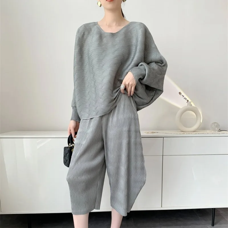 Miyake Pleated T-Shirt Set 2026 Summer New Round Neck Loose Top Plus Size Stretchy Seven-Point Wide-Leg Pants Women 2-Piece Set
Miyake Pleated T-Shirt Set 2026 Summer New Round Neck Loose Top Plus Size Stretchy Seven-Point Wide-Leg Pants Women 2-Piece Set