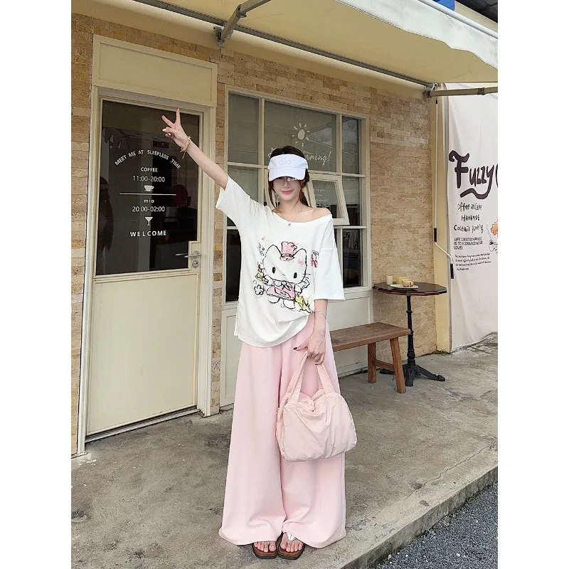 Sanrio Hello Kitty Cotton Diagonal Shoulder Wide Collar Short Sleeve Printed T-shirt Loose and Pure Off-the-shoulder Shirt
Sanrio Hello Kitty Cotton Diagonal Shoulder Wide Collar Short Sleeve Printed T-shirt Loose and Pure Off-the-shoulder Shirt