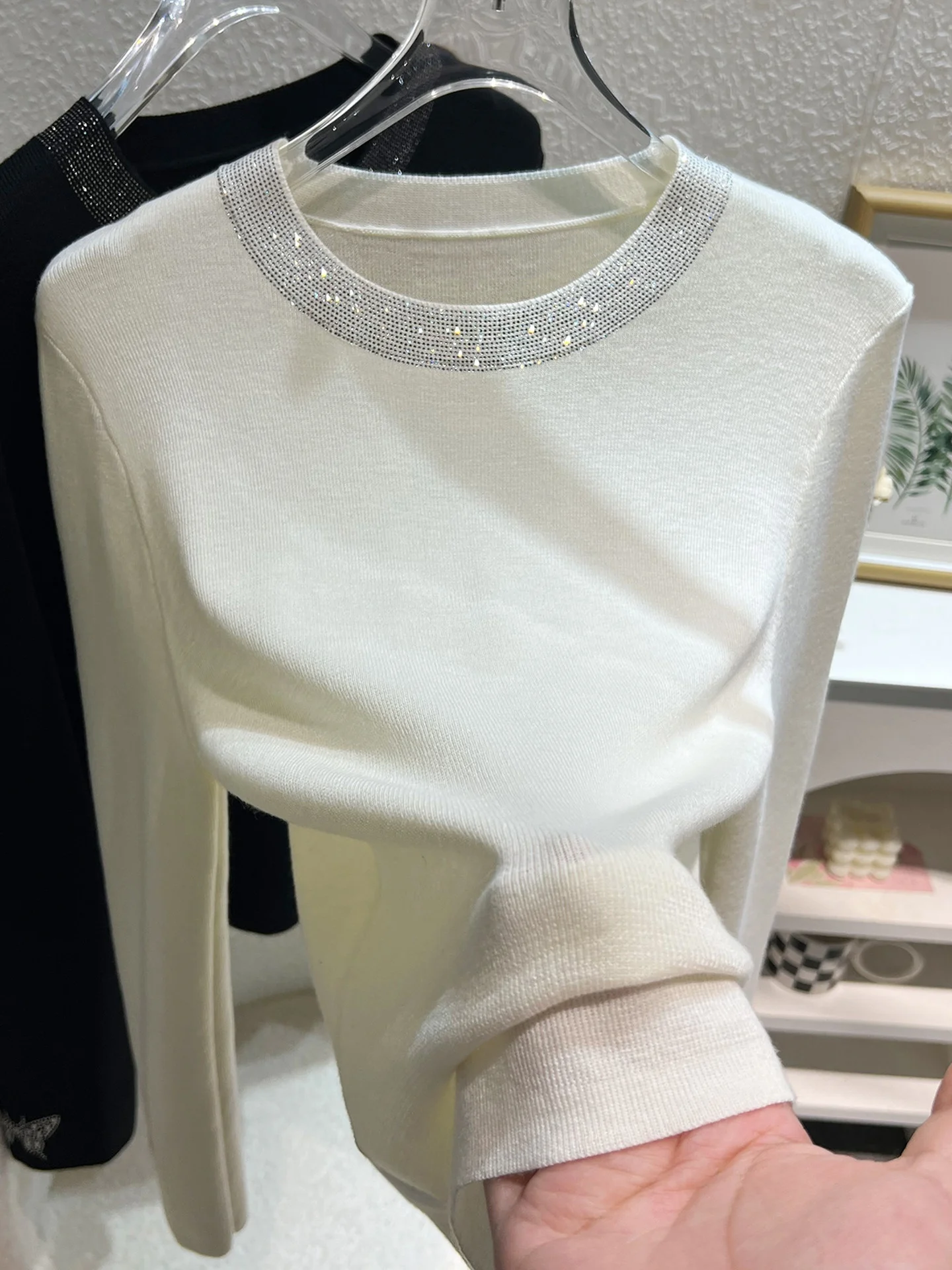 Simple Knitted Long Sleeve round Neck Base Shirt Commute Style Women's Fashion Spring 2026 Soft Comfortable Korean Version
Simple Knitted Long Sleeve round Neck Base Shirt Commute Style Women's Fashion Spring 2026 Soft Comfortable Korean Version