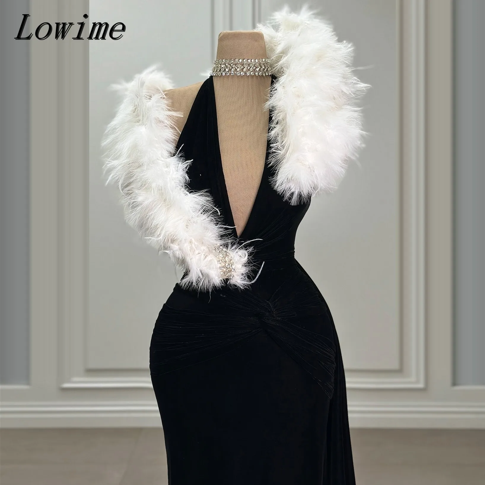 Women's Velour Halter Evening Gown with Feathers Beaded Crystal Neckline Sexy Maxi Party Dress for 2025 Fashion Trend
Women's Velour Halter Evening Gown with Feathers Beaded Crystal Neckline Sexy Maxi Party Dress for 2025 Fashion Trend