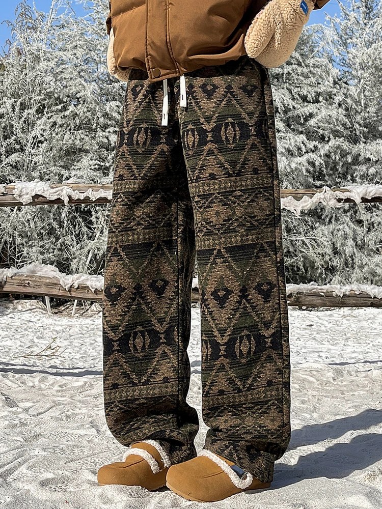 Мужские теплые трикотажные брюки прямого кроя на меху из овчины, большие размеры, удобные, весенние, хлопковые, в стиле ретро, повседневные
Мужские теплые трикотажные брюки прямого кроя на меху из овчины, большие размеры, удобные, весенние, хлопковые, в стиле ретро, повседневные