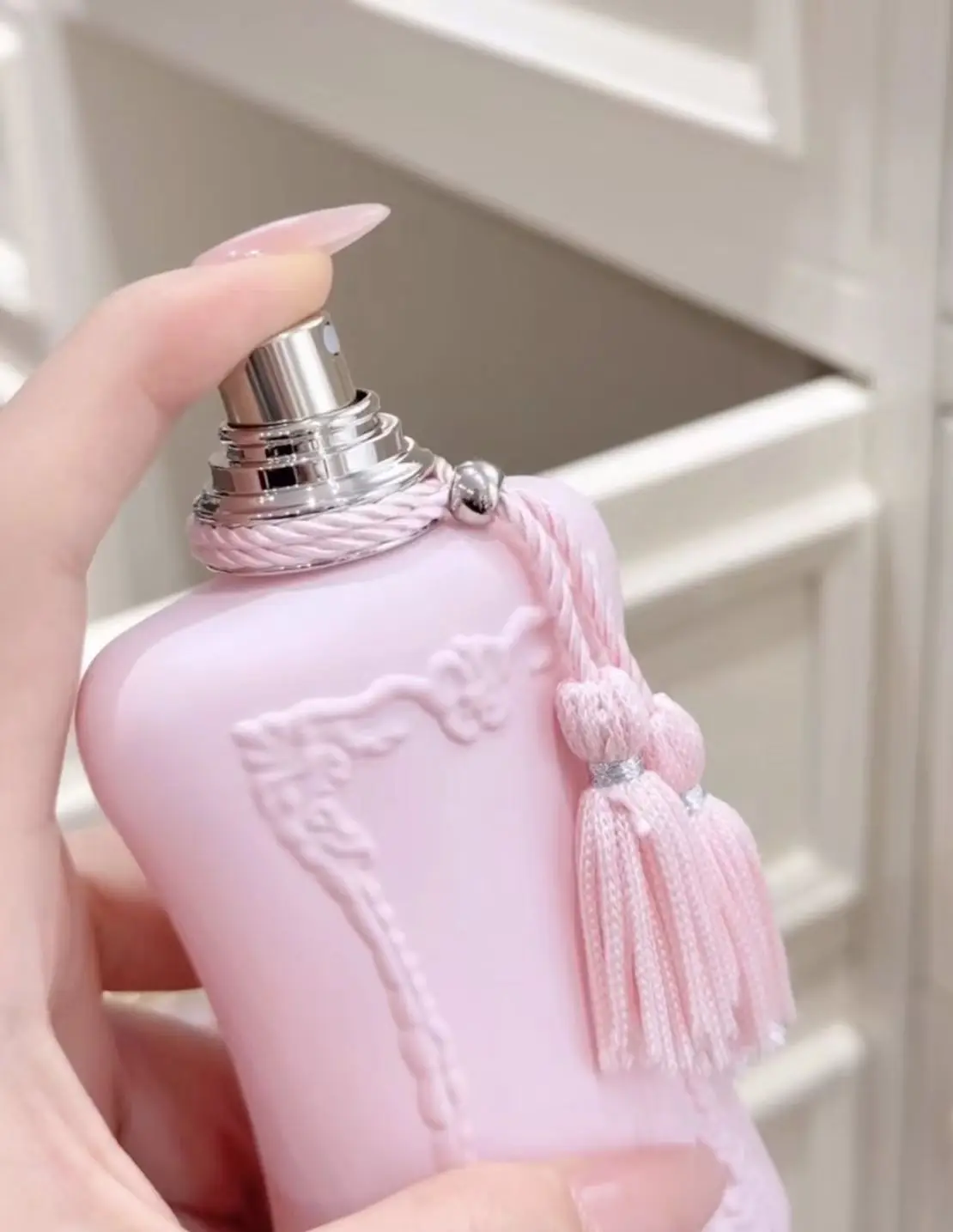 De'li'na perfume, with sweet fruit fragrance and elegant flower fragrance, is a perfect choice for gift giving and self use.
De'li'na perfume, with sweet fruit fragrance and elegant flower fragrance, is a perfect choice for gift giving and self use.