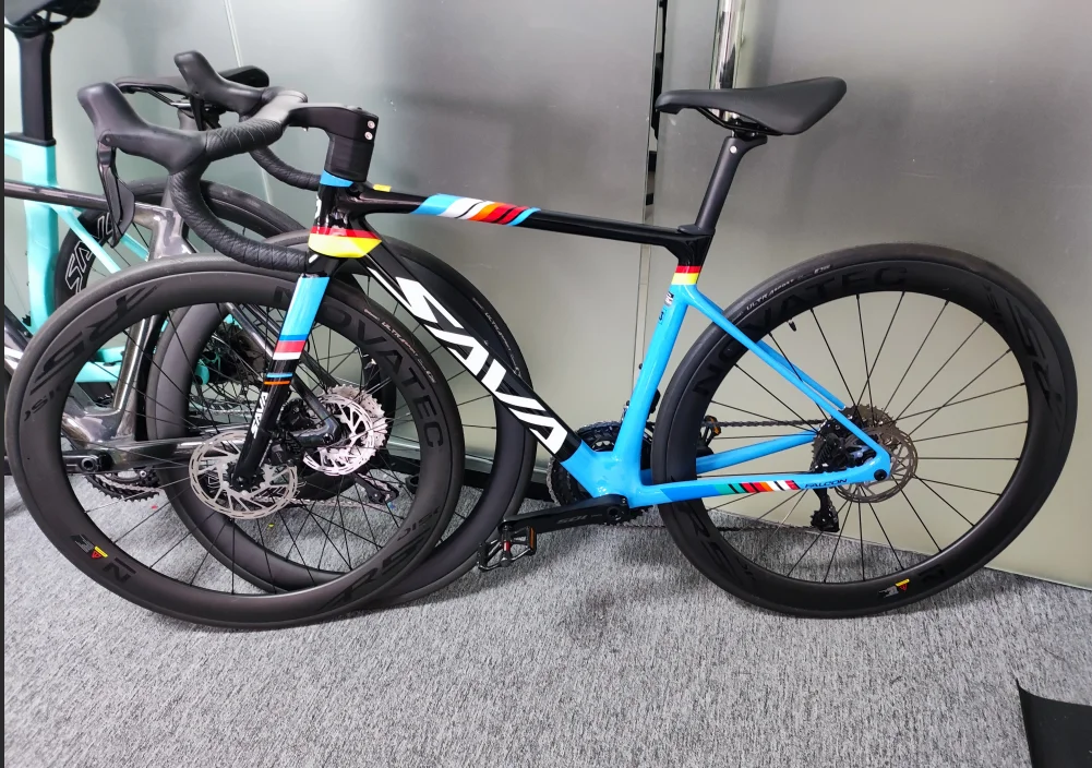 SAVA 26 new Full Carbon Fiber Road Bike Race UCI Approved with SHIMAN0 7170 DI2 Kit - High Performance Cycling Equipment
SAVA 26 new Full Carbon Fiber Road Bike Race UCI Approved with SHIMAN0 7170 DI2 Kit - High Performance Cycling Equipment