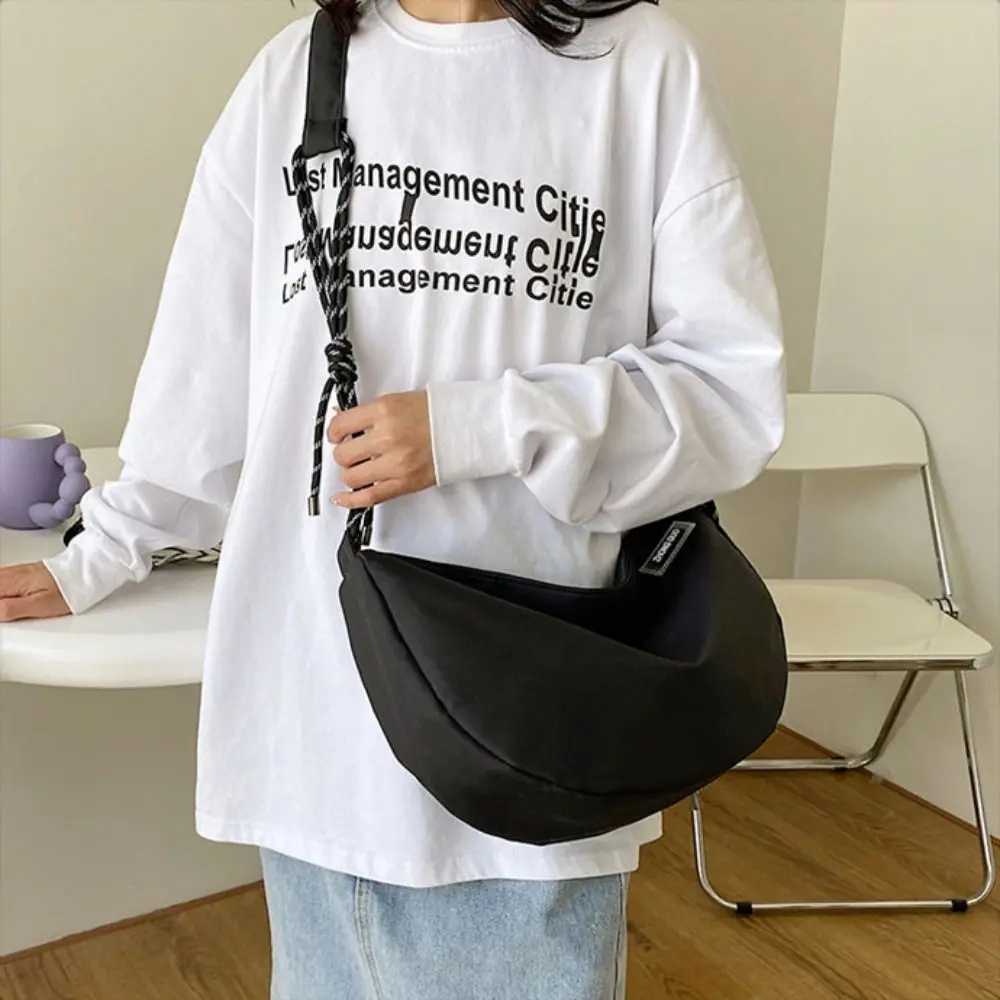 Half-moon Shape Nylon Crossbody Bag Waterproof Zipper Dumpling Shoulder Bag Handbag Shopping Bag Sports Message Bag Streetwear
Half-moon Shape Nylon Crossbody Bag Waterproof Zipper Dumpling Shoulder Bag Handbag Shopping Bag Sports Message Bag Streetwear
