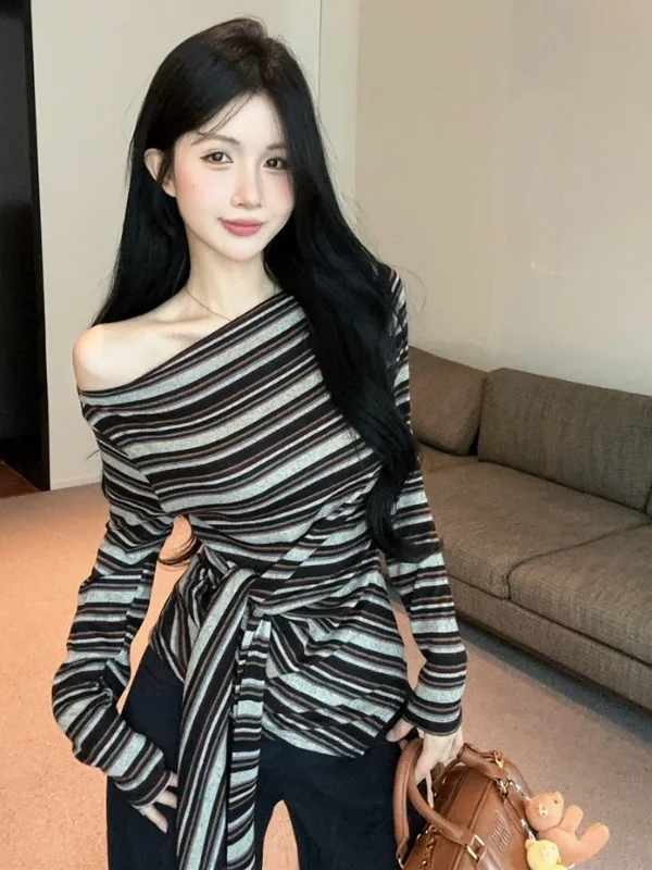 Irregular One-Shoulder Color Block Long Sleeve T-Shirt Women's Slim Fit Korean Style Autumn Fashion plus Size Top
Irregular One-Shoulder Color Block Long Sleeve T-Shirt Women's Slim Fit Korean Style Autumn Fashion plus Size Top