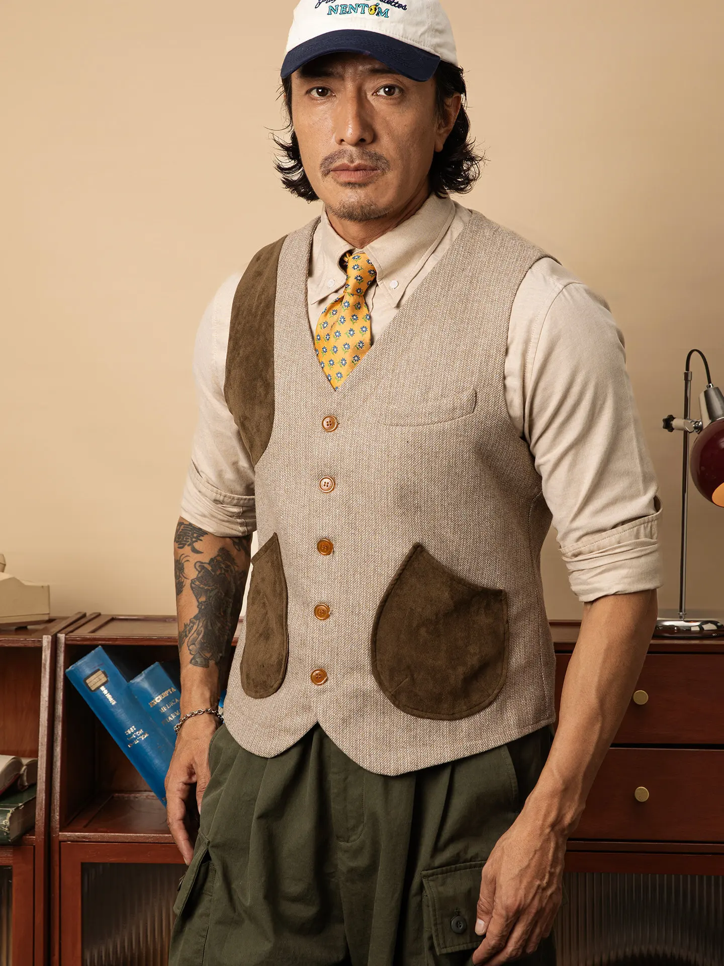 SOARIN American Style Spliced Deer Skin Velvet Workwear Vest Men's Woolen Light Retro Casual Hunting Jacket Vest
SOARIN American Style Spliced Deer Skin Velvet Workwear Vest Men's Woolen Light Retro Casual Hunting Jacket Vest