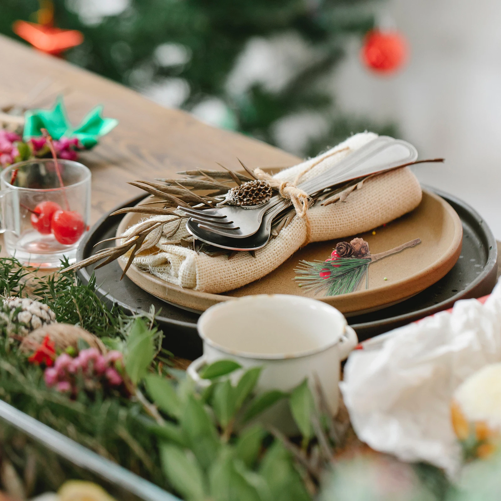 1 set Artificial Christmas Picks Red Berries Pine Cones Simulation Berry Pick Decor For Xmas Tree Table Centerpiece Holiday Home
1 set Artificial Christmas Picks Red Berries Pine Cones Simulation Berry Pick Decor For Xmas Tree Table Centerpiece Holiday Home