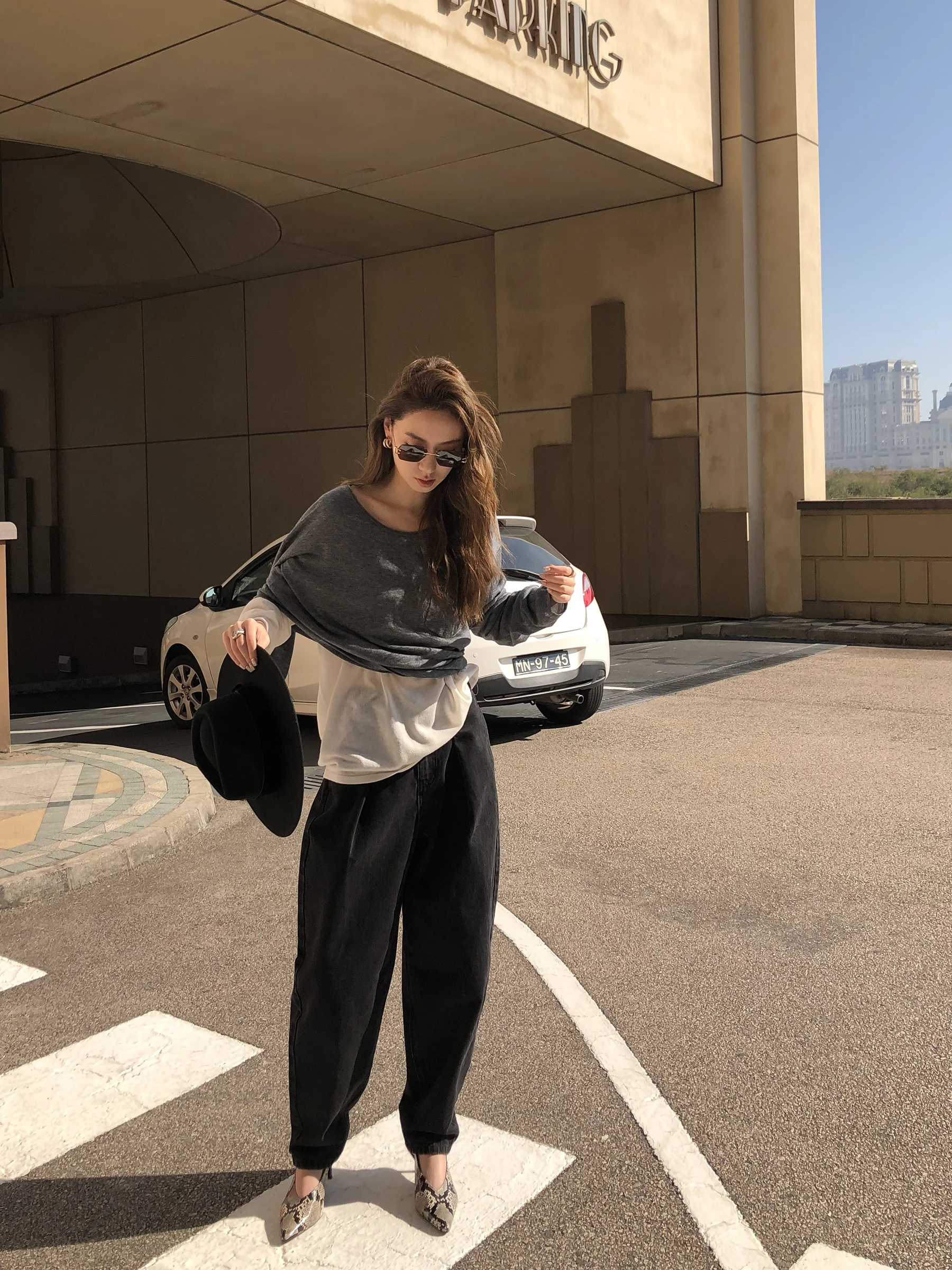 Официальные женские джинсы Gakee Slim Fit из конусного денима, черные, винтажные, повседневные, весенние, новые, удобные, дышащие
Официальные женские джинсы Gakee Slim Fit из конусного денима, черные, винтажные, повседневные, весенние, новые, удобные, дышащие