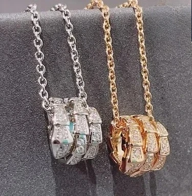 Ciondolo Medusas Шепот Коллана с мясом в rodio CZ Regalo di Anniversary Romantico Scuro
Ciondolo Medusas Шепот Коллана с мясом в rodio CZ Regalo di Anniversary Romantico Scuro