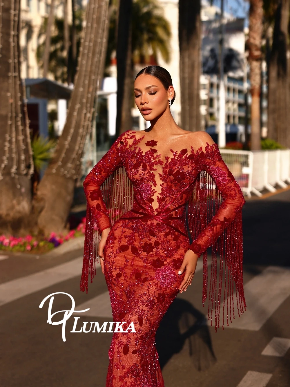 Burgundy Floral Appliques Beaded Evening Dress Exquisite Fringe Sleeves Customized Prom Gown Fashion Sheer Neck Cocktail Wear
Burgundy Floral Appliques Beaded Evening Dress Exquisite Fringe Sleeves Customized Prom Gown Fashion Sheer Neck Cocktail Wear