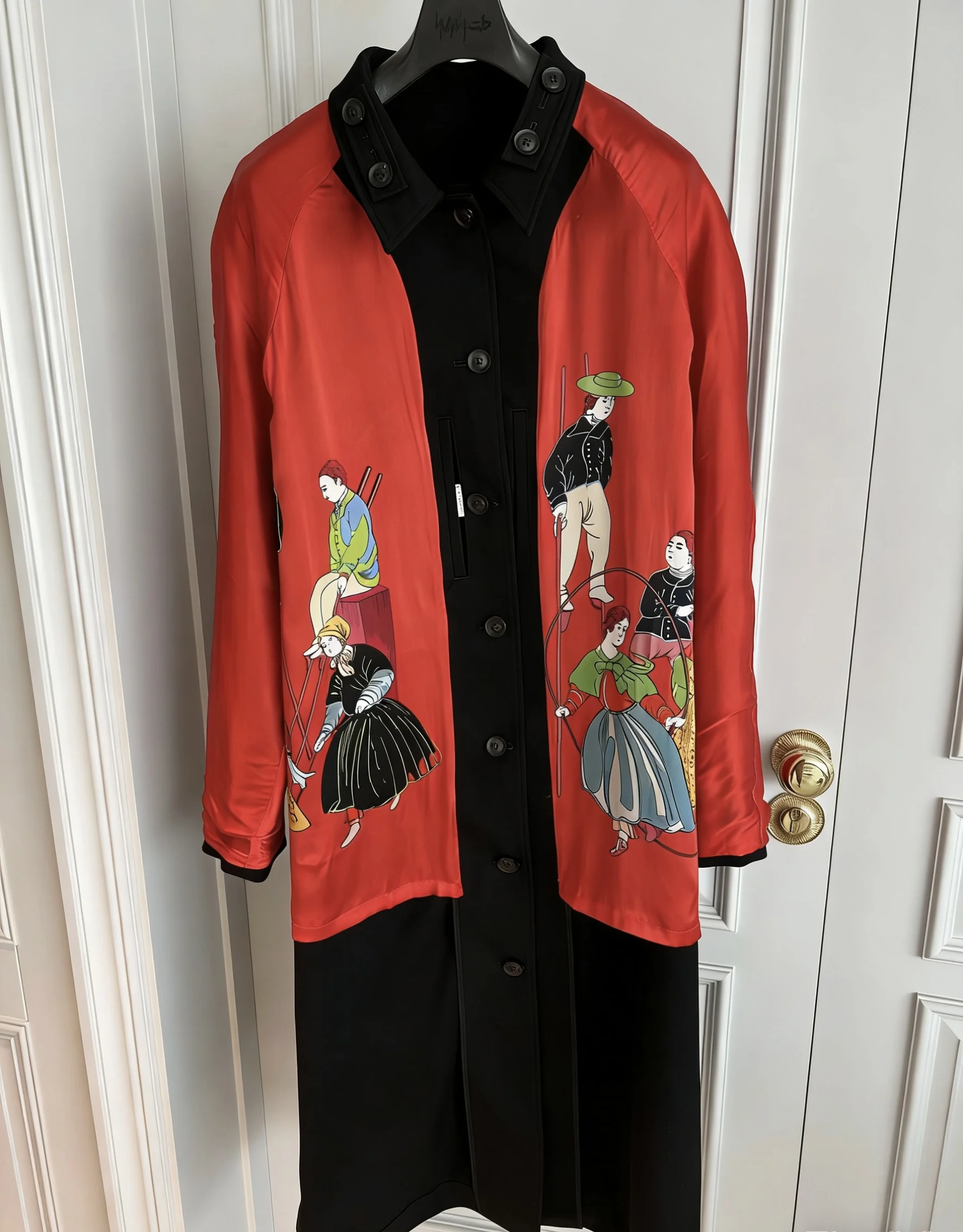TOP-YAMAMOTO's original design: A two-sided woolen single-breasted red-lined windbreaker
TOP-YAMAMOTO's original design: A two-sided woolen single-breasted red-lined windbreaker