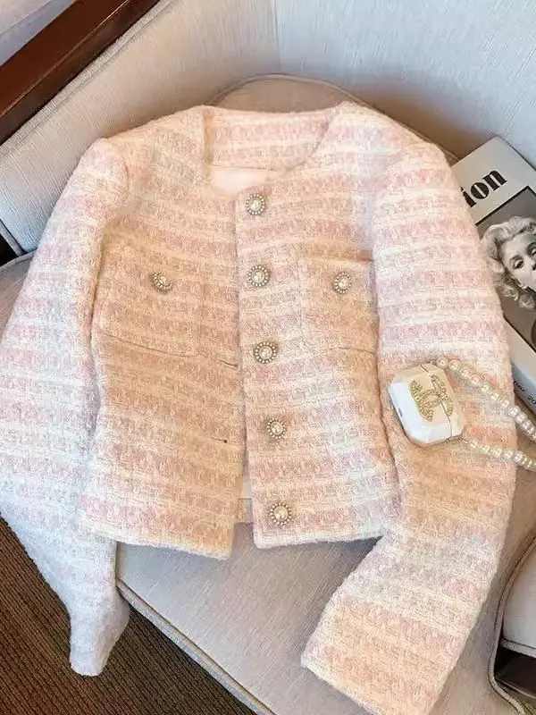 Ele Lady's High-End Boucle Wind Coat Autumn Winter New Sle Small Size Lady Long Sve Woven Top
Ele Lady's High-End Boucle Wind Coat Autumn Winter New Sle Small Size Lady Long Sve Woven Top