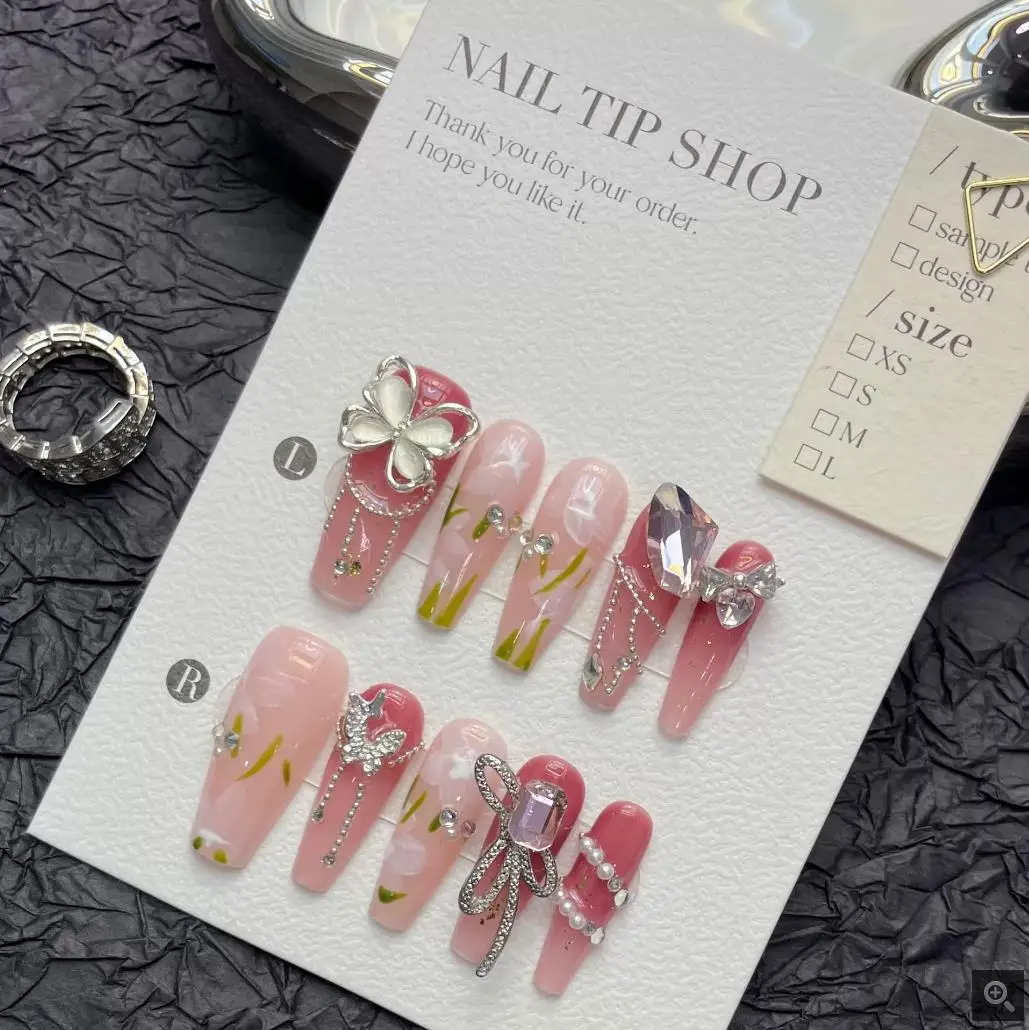 Накладные ногти ручной работы с металлической бабочкой и бриллиантами, сладкие розовые румяна, накладные ногти для девочек и женщин, длинные накладные ногти в виде гроба
Накладные ногти ручной работы с металлической бабочкой и бриллиантами, сладкие розовые румяна, накладные ногти для девочек и женщин, длинные накладные ногти в виде гроба