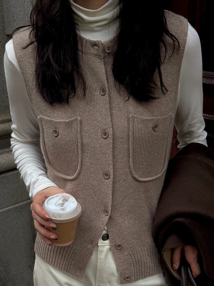 Женский вязаный жилет Nana Tall DMX Sli из шерсти с небольшими подплечниками, осенняя новинка 202558, модный, для повседневной носки
Женский вязаный жилет Nana Tall DMX Sli из шерсти с небольшими подплечниками, осенняя новинка 202558, модный, для повседневной носки