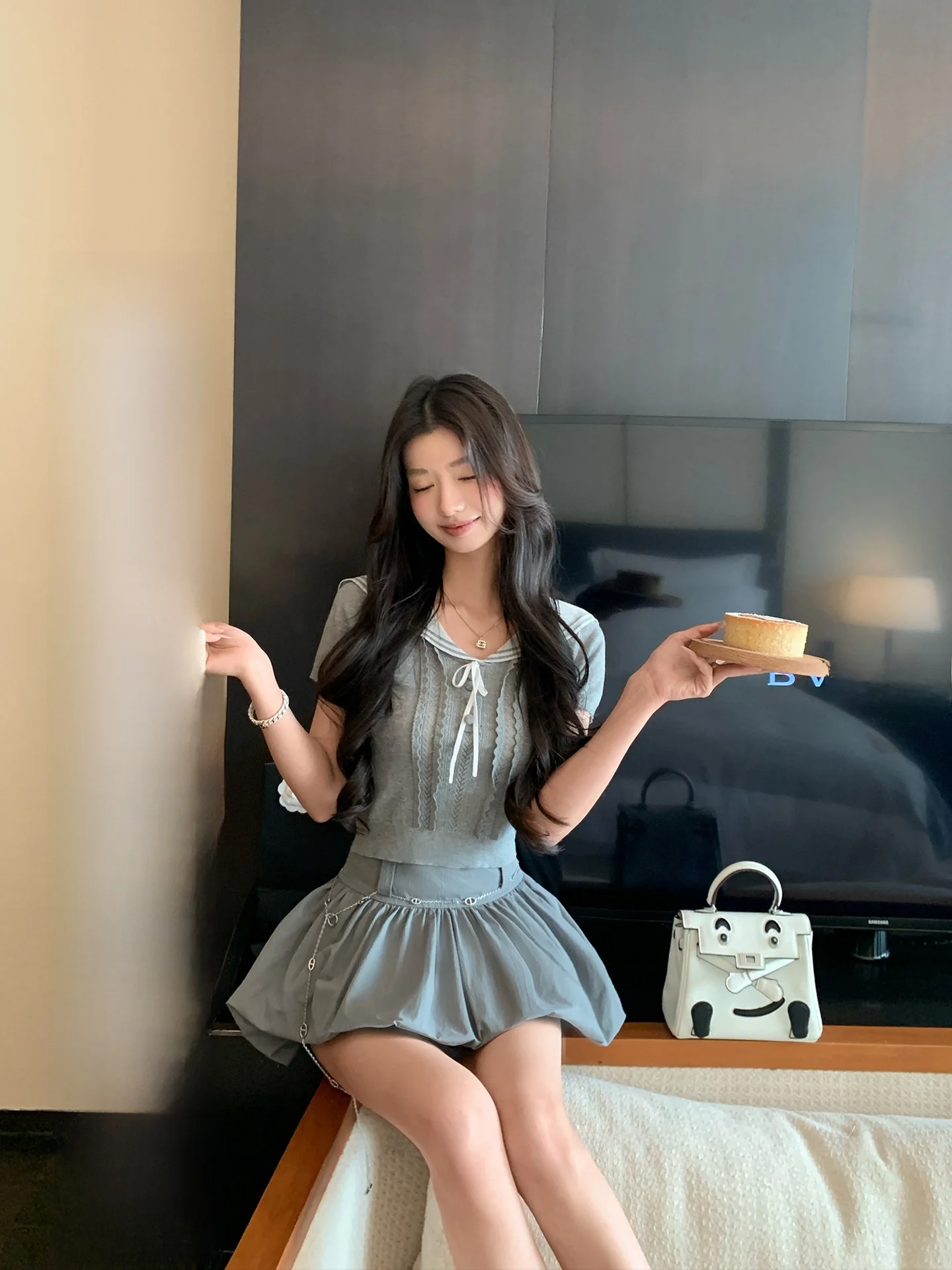 LIONE Tokyo School Navy Collar Ruffle Hem Short Sleeve Lenzing Half Skirt Set Women's Fashion Ensemble Spring Season Casual Wear
LIONE Tokyo School Navy Collar Ruffle Hem Short Sleeve Lenzing Half Skirt Set Women's Fashion Ensemble Spring Season Casual Wear