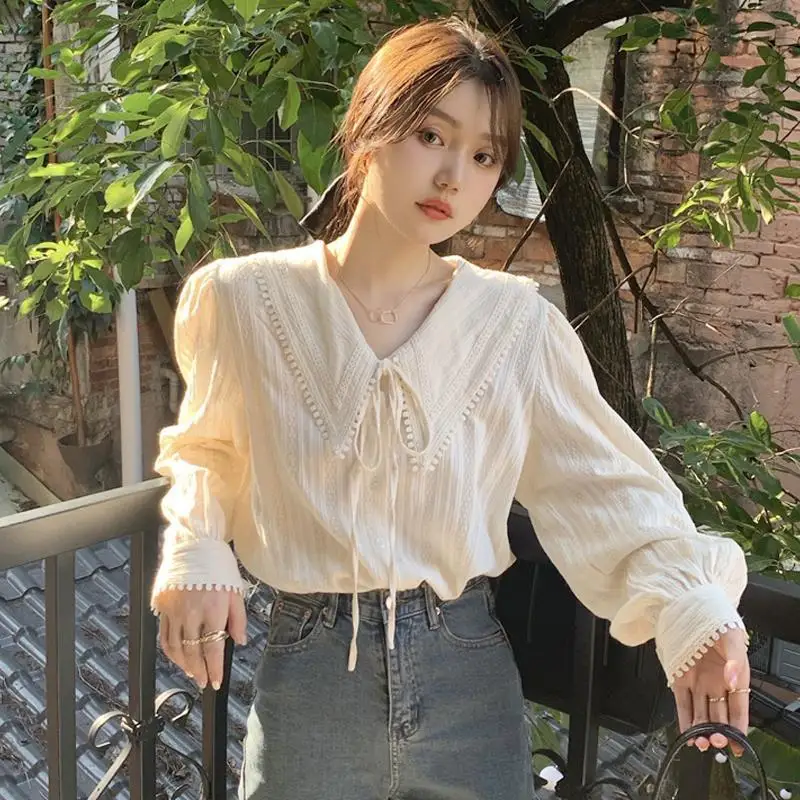 Early Spring Autumn Girl Lapel Collar Shirt Women's Niche Long Sleeved Shirt New French Chic Fashion Top
Early Spring Autumn Girl Lapel Collar Shirt Women's Niche Long Sleeved Shirt New French Chic Fashion Top