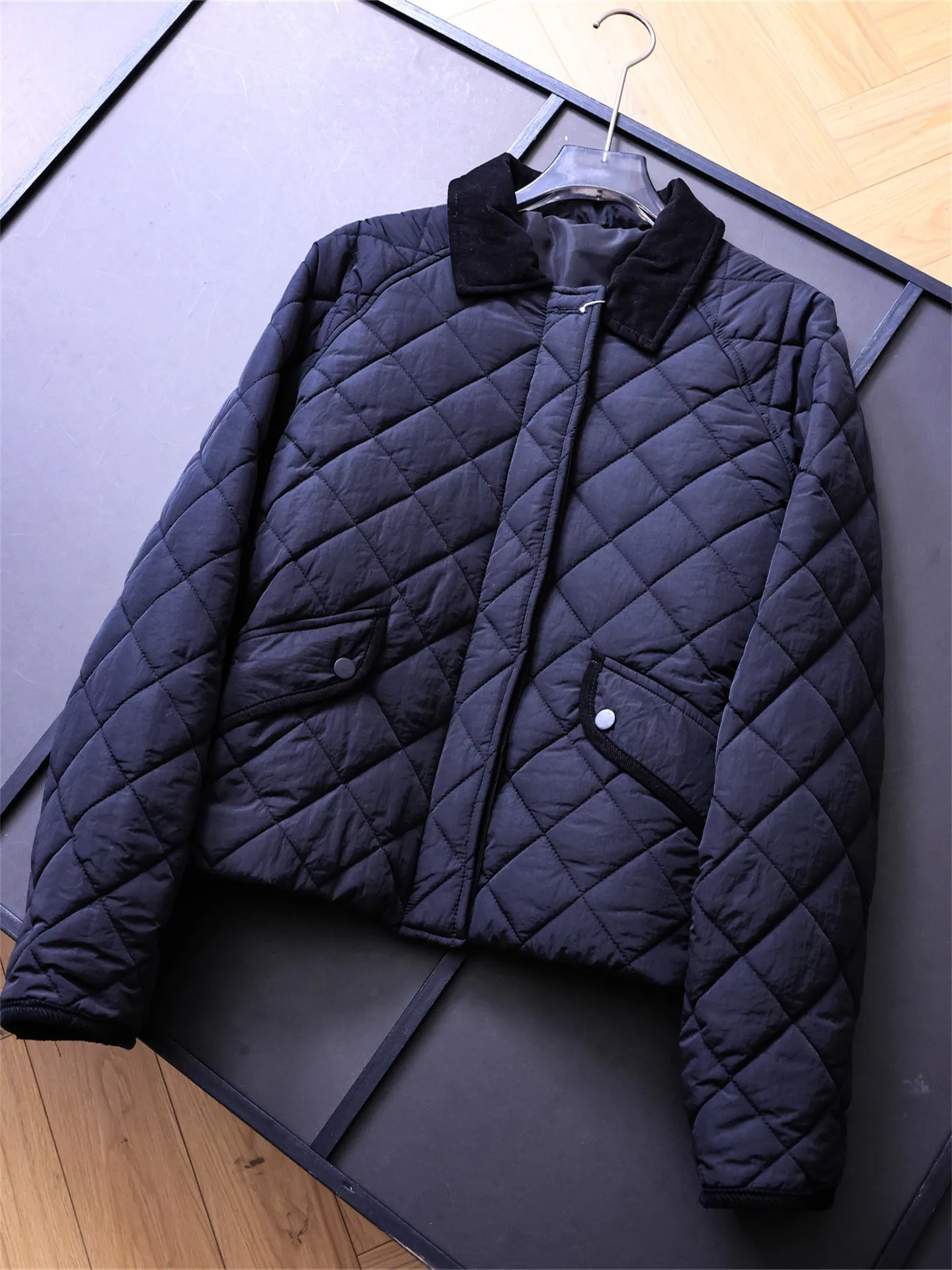 Pure Color Diamond Stitching Corduroy Patchwork Turn-down Collar Jacket Long Sleeve Women's Cotton Coat B475 Winter New Arrival
Pure Color Diamond Stitching Corduroy Patchwork Turn-down Collar Jacket Long Sleeve Women's Cotton Coat B475 Winter New Arrival