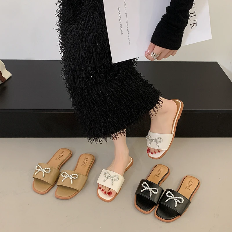 2026 New Summer Fashion Beaded Bow Decorated Open Toe Slippers for Women Gentle and Elegant Flat Non-slip Beach Flip Flops
2026 New Summer Fashion Beaded Bow Decorated Open Toe Slippers for Women Gentle and Elegant Flat Non-slip Beach Flip Flops