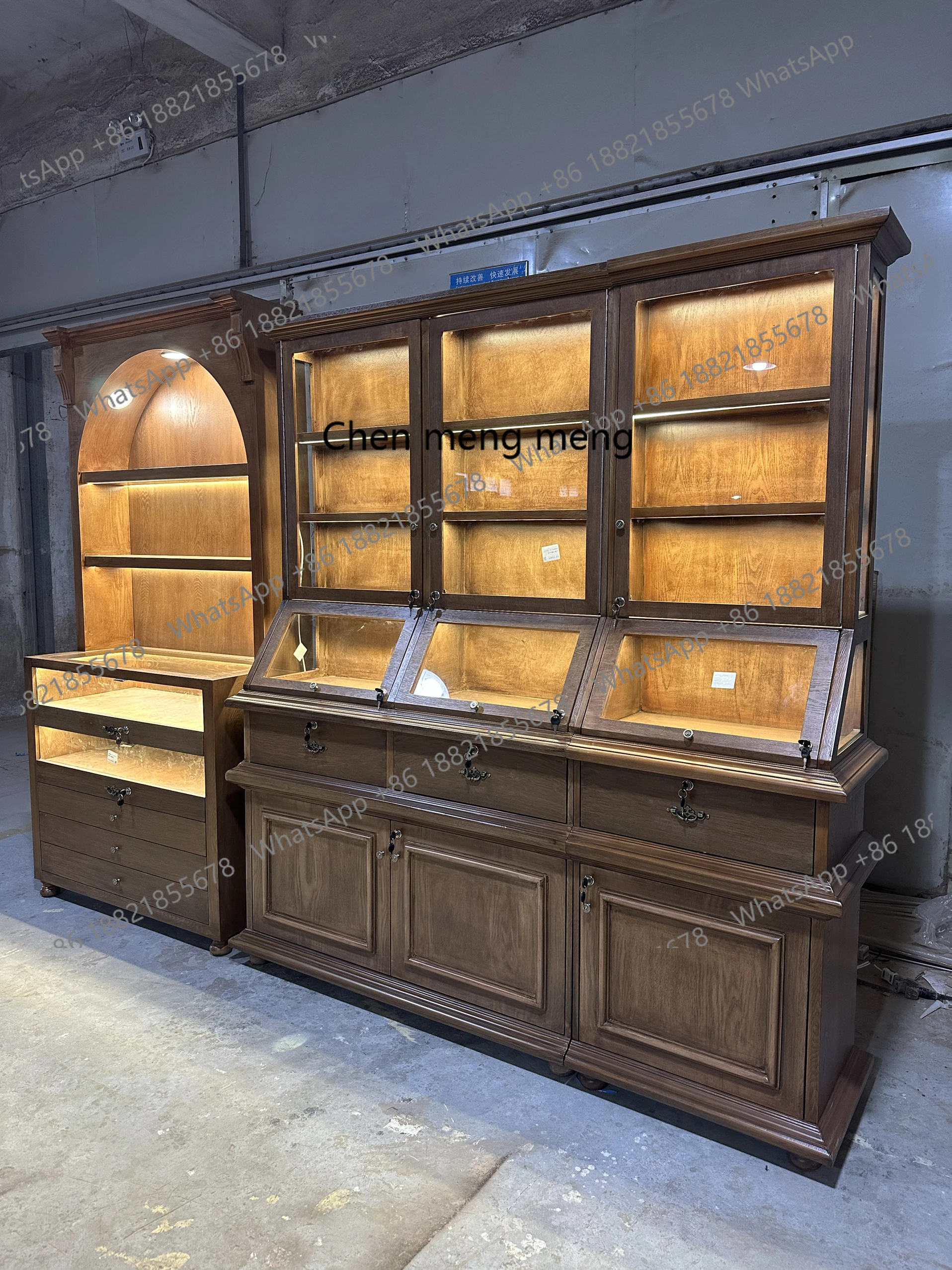 Винтажный шкаф для ювелирных изделий, стеклянный шкаф с орнаментом, антикварный керамический нефритовый шкаф-витрина, магазин в средневековом стиле
Винтажный шкаф для ювелирных изделий, стеклянный шкаф с орнаментом, антикварный керамический нефритовый шкаф-витрина, магазин в средневековом стиле