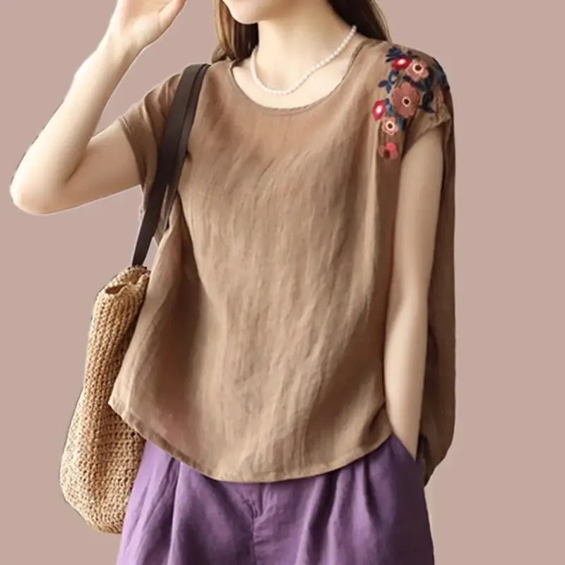 Simple Embroidery New Summer Thin Style Sleeveless Vest for Middle-aged and Elderly Mothers
Simple Embroidery New Summer Thin Style Sleeveless Vest for Middle-aged and Elderly Mothers
