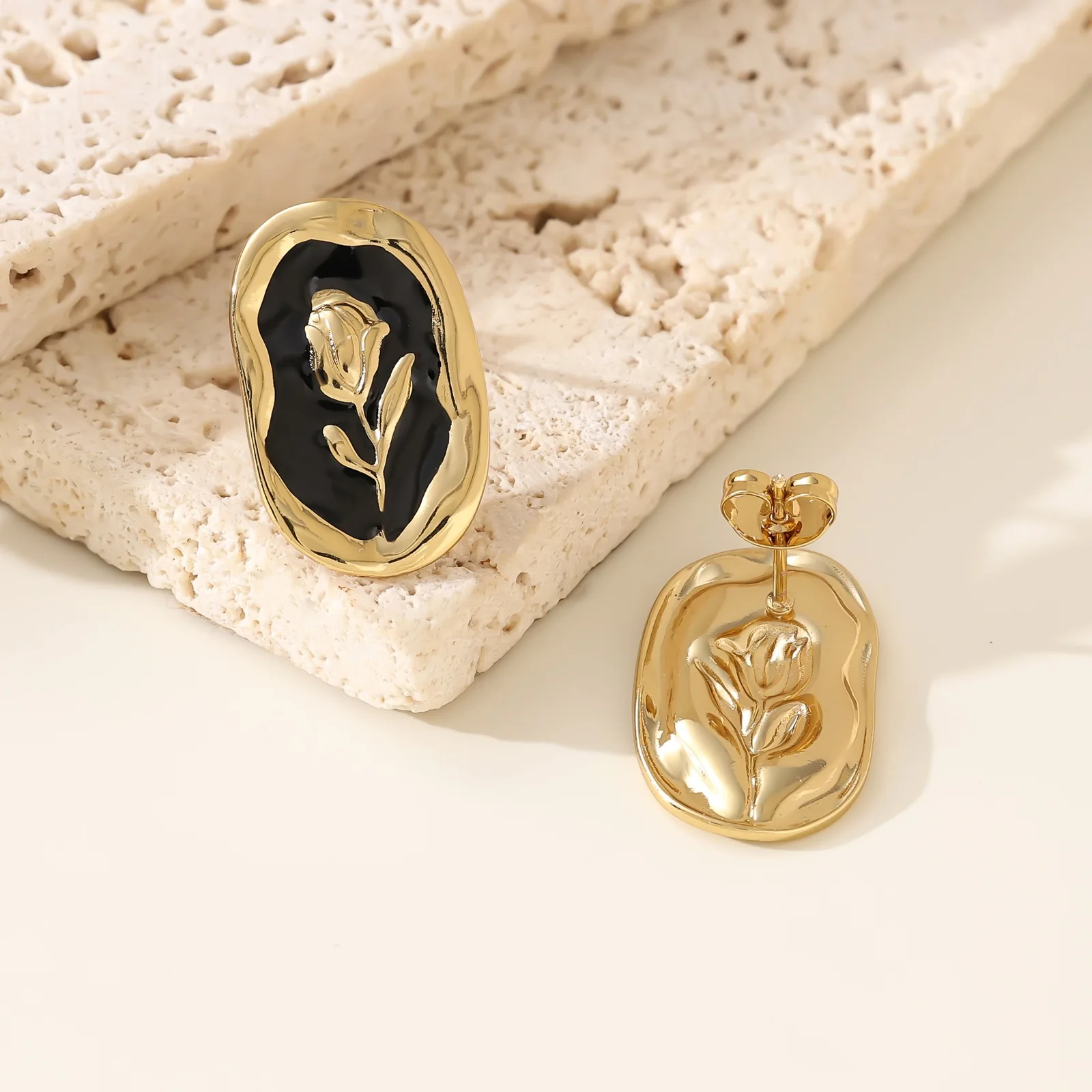 French Fashion Rose Flower Stud Earrings, Stainless Steel Casual Jewelry for Women, Asymmetrical Design, All Seasons
French Fashion Rose Flower Stud Earrings, Stainless Steel Casual Jewelry for Women, Asymmetrical Design, All Seasons