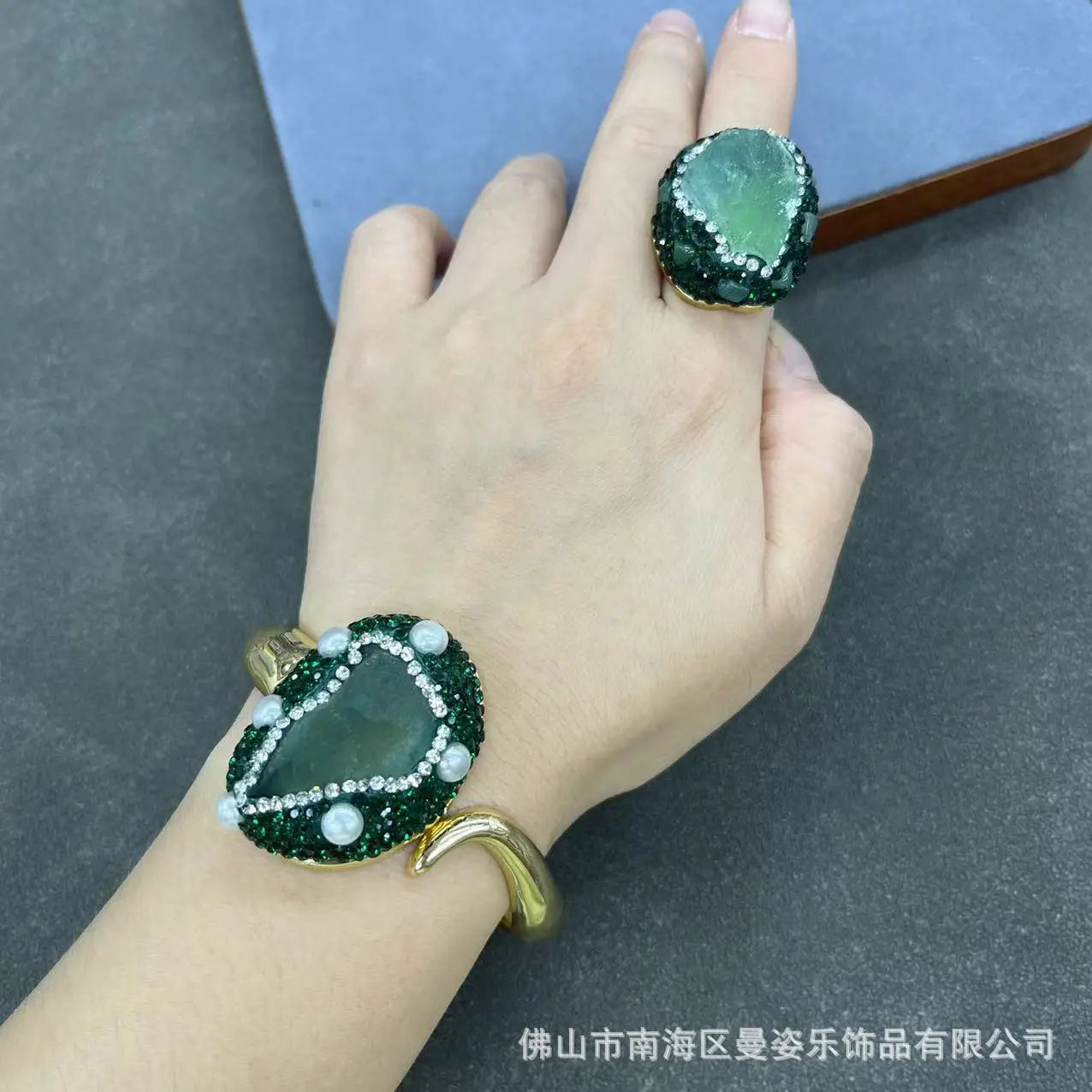 DIY accessories Natural fluorite, rough stone with pearl bracelet ring, cross-border European, American bohemian natural stone p
DIY accessories Natural fluorite, rough stone with pearl bracelet ring, cross-border European, American bohemian natural stone p