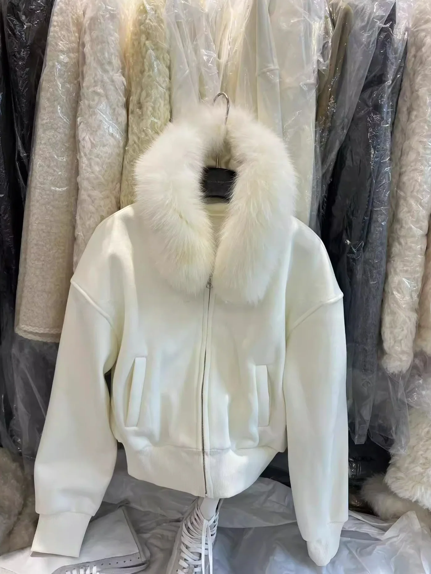 Korean Sle Women's Fce Lined Hooded Jaet Dongdaemun Autumn Winter New Simple Design with Fur Collar Casual All Match C...
Korean Sle Women's Fce Lined Hooded Jaet Dongdaemun Autumn Winter New Simple Design with Fur Collar Casual All Match C...