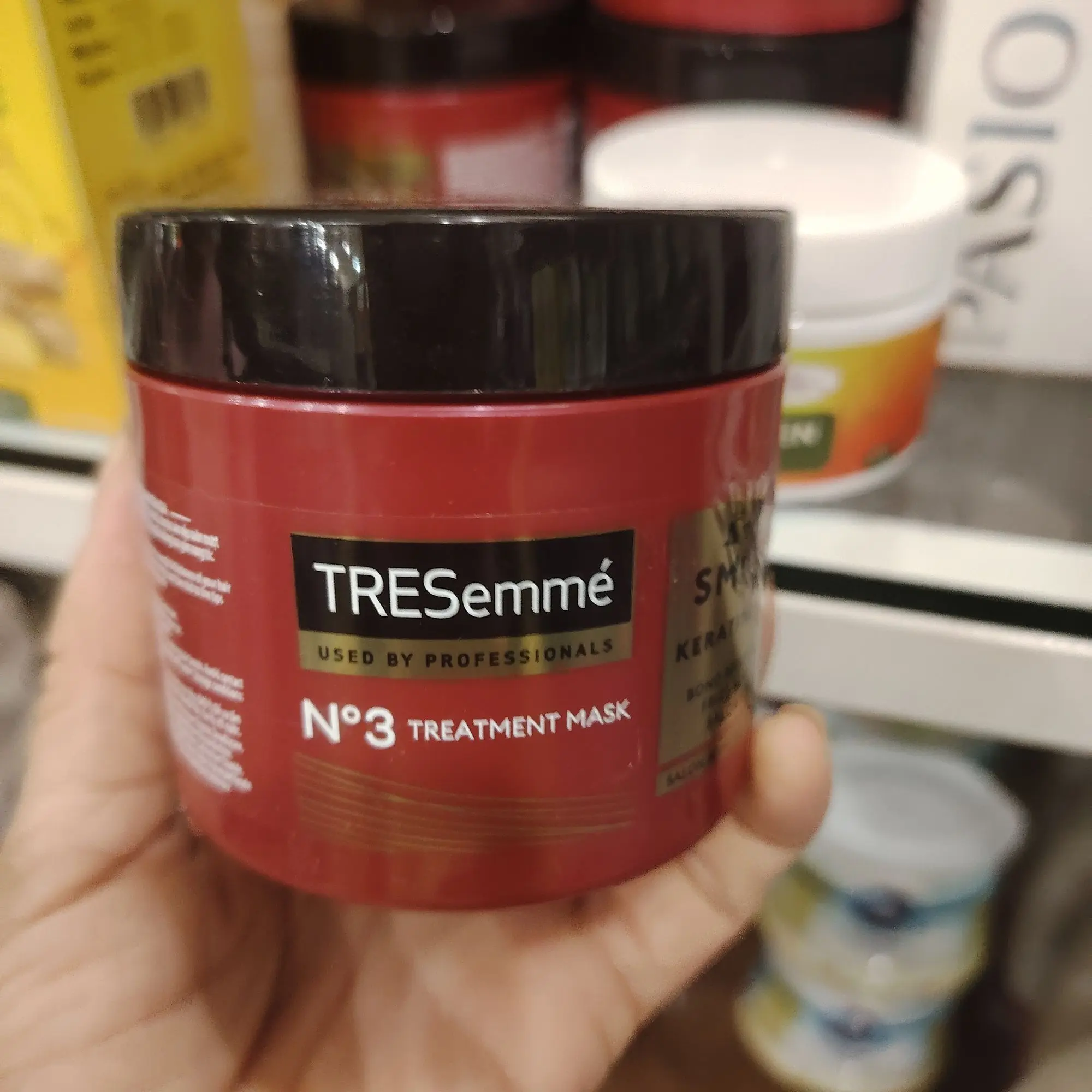 Vietnam 300ml Salon Treatment Mask – Keratin & Marula Essence, Detangles Knots & Leaves Silky Softness, Cream Base
Vietnam 300ml Salon Treatment Mask – Keratin & Marula Essence, Detangles Knots & Leaves Silky Softness, Cream Base