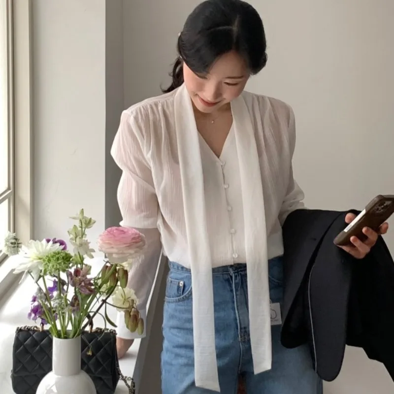 Ele V-Ne Bubble Sve irt Chic Early Spring New Sle Draped Texture French Sle Loose Fit Long Sve Top
Ele V-Ne Bubble Sve irt Chic Early Spring New Sle Draped Texture French Sle Loose Fit Long Sve Top