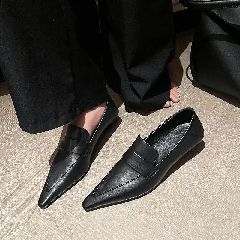 New Women Shoes Luxury Genuine Leather Low Heel Loafers for Woman French Style Pointed Casual Shoes Designer Shoes Zapatos Mujer
New Women Shoes Luxury Genuine Leather Low Heel Loafers for Woman French Style Pointed Casual Shoes Designer Shoes Zapatos Mujer