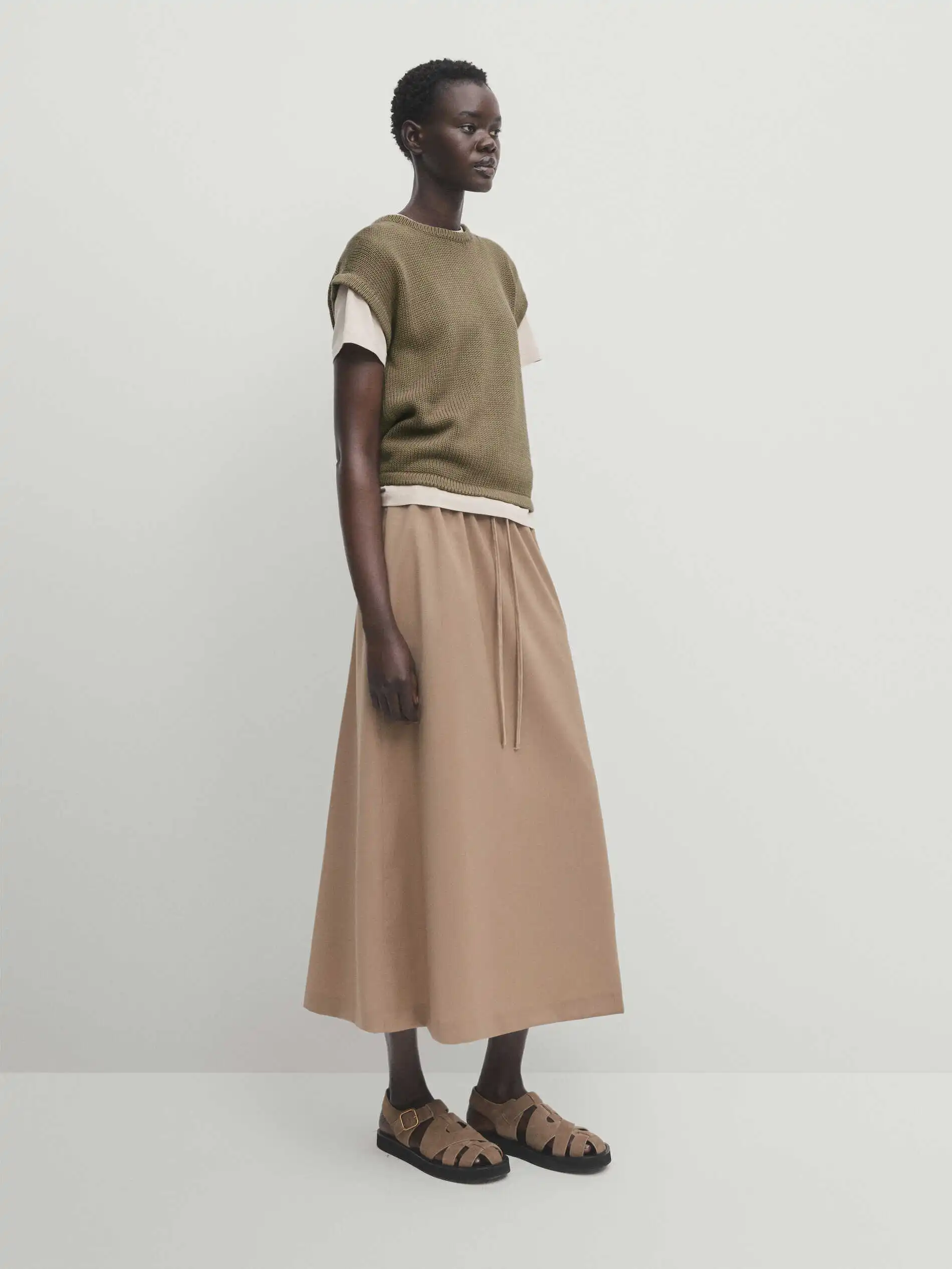 Ethereal MD 2025 massidutti autumn new style of Women's fashion simple style fold wear cotton crew-neck short-sleeved sweater
Ethereal MD 2025 massidutti autumn new style of Women's fashion simple style fold wear cotton crew-neck short-sleeved sweater