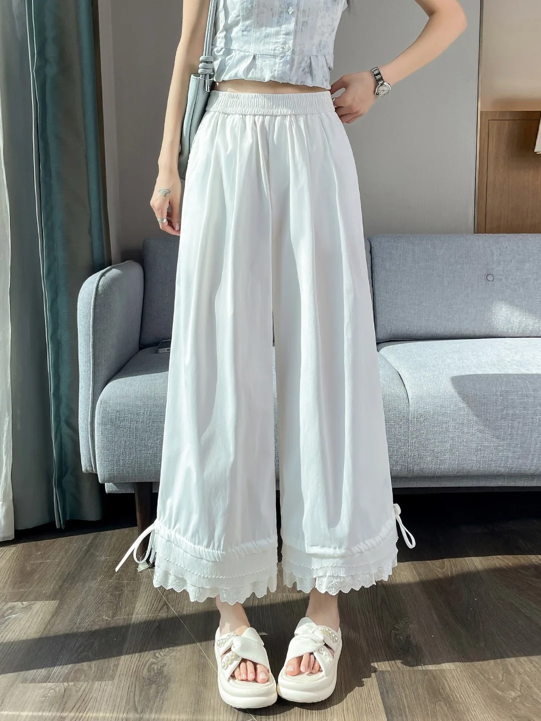 Ice Silk Lace Trim Wide Leg Pants High Waist Loose Nine Points Straight Cut Summer Casual Women's Trousers Comfortable Soft
Ice Silk Lace Trim Wide Leg Pants High Waist Loose Nine Points Straight Cut Summer Casual Women's Trousers Comfortable Soft
