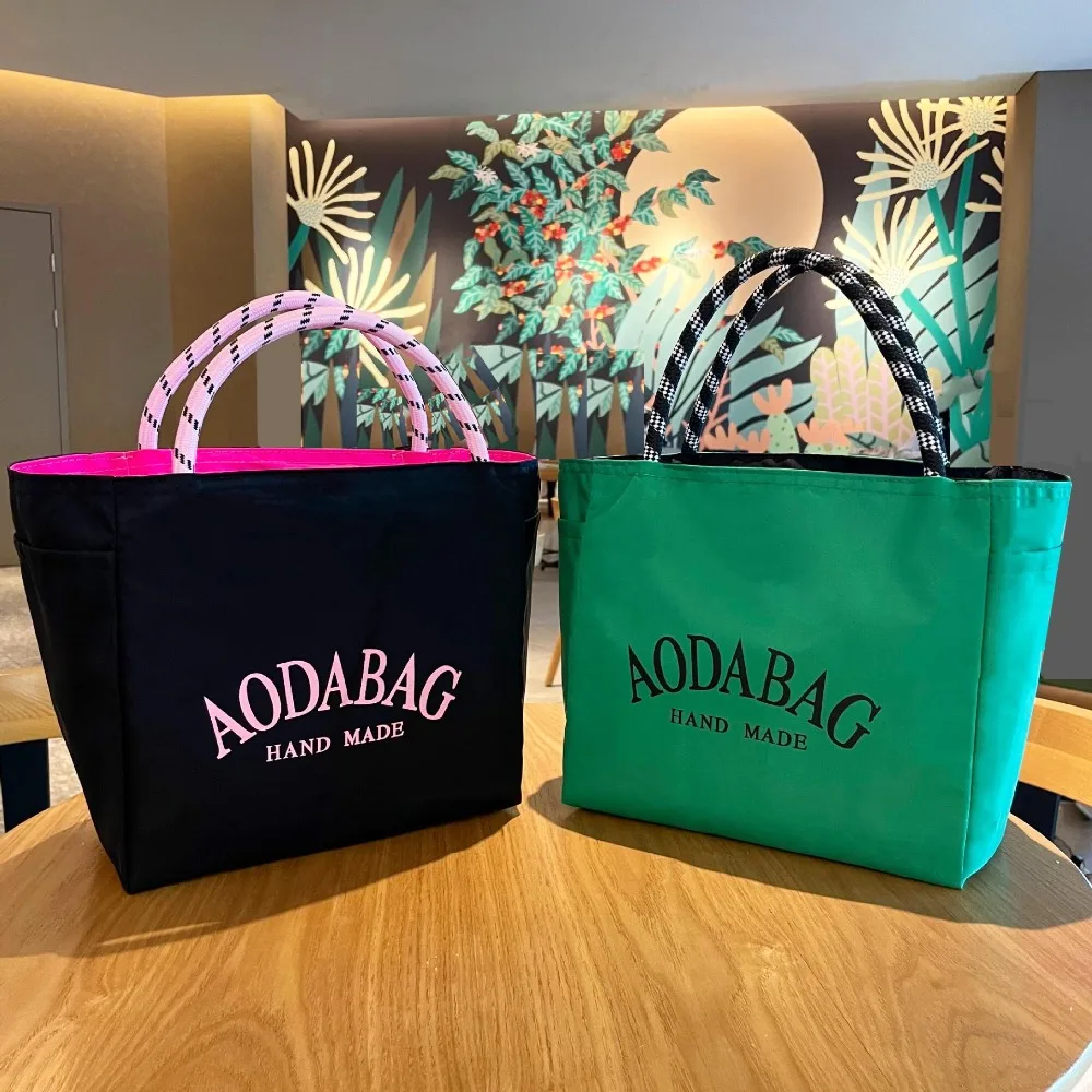 Portable Multifunctional Letter Handbag Umbrella Fabric Large Capacity Mommy Bag Contrast Color Waterproof Lunch Bag Mother
Portable Multifunctional Letter Handbag Umbrella Fabric Large Capacity Mommy Bag Contrast Color Waterproof Lunch Bag Mother