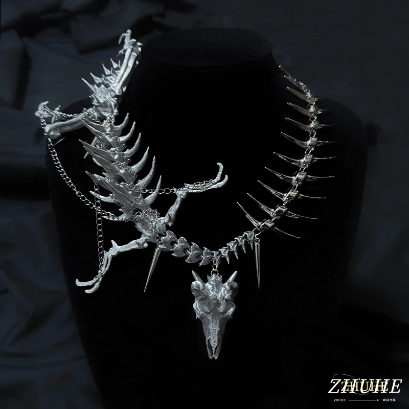 ZHUHE The Keel Rivet Necklace In The New Gothic Style Is A Jewelry Accessory For Men And Women And A Party Gift
ZHUHE The Keel Rivet Necklace In The New Gothic Style Is A Jewelry Accessory For Men And Women And A Party Gift
