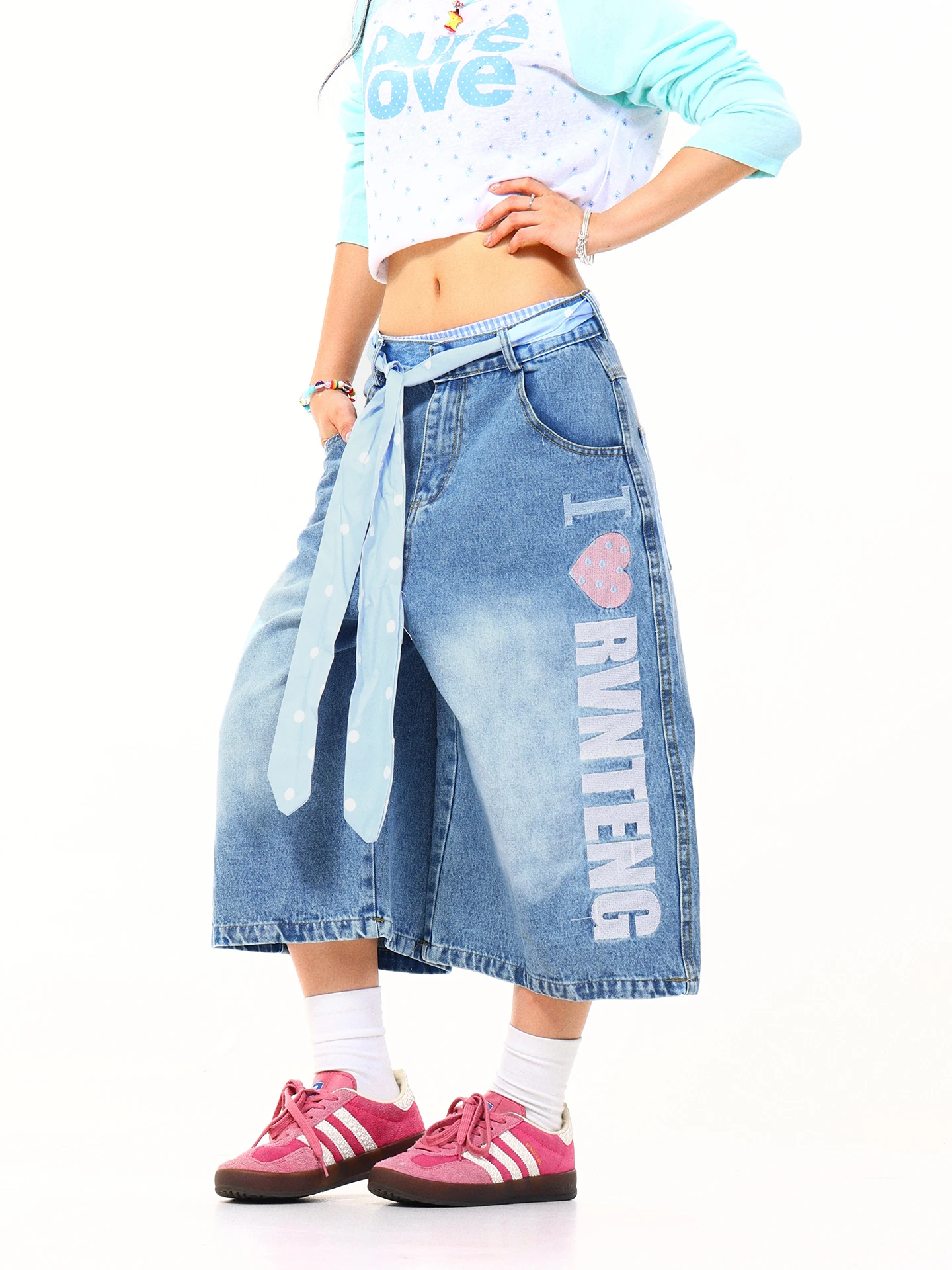 Light Blue American Style Heart Print Loose Jeans Women Summer Vintage High Waist Wide Leg Pants Comfortable Wear Resistant
Light Blue American Style Heart Print Loose Jeans Women Summer Vintage High Waist Wide Leg Pants Comfortable Wear Resistant