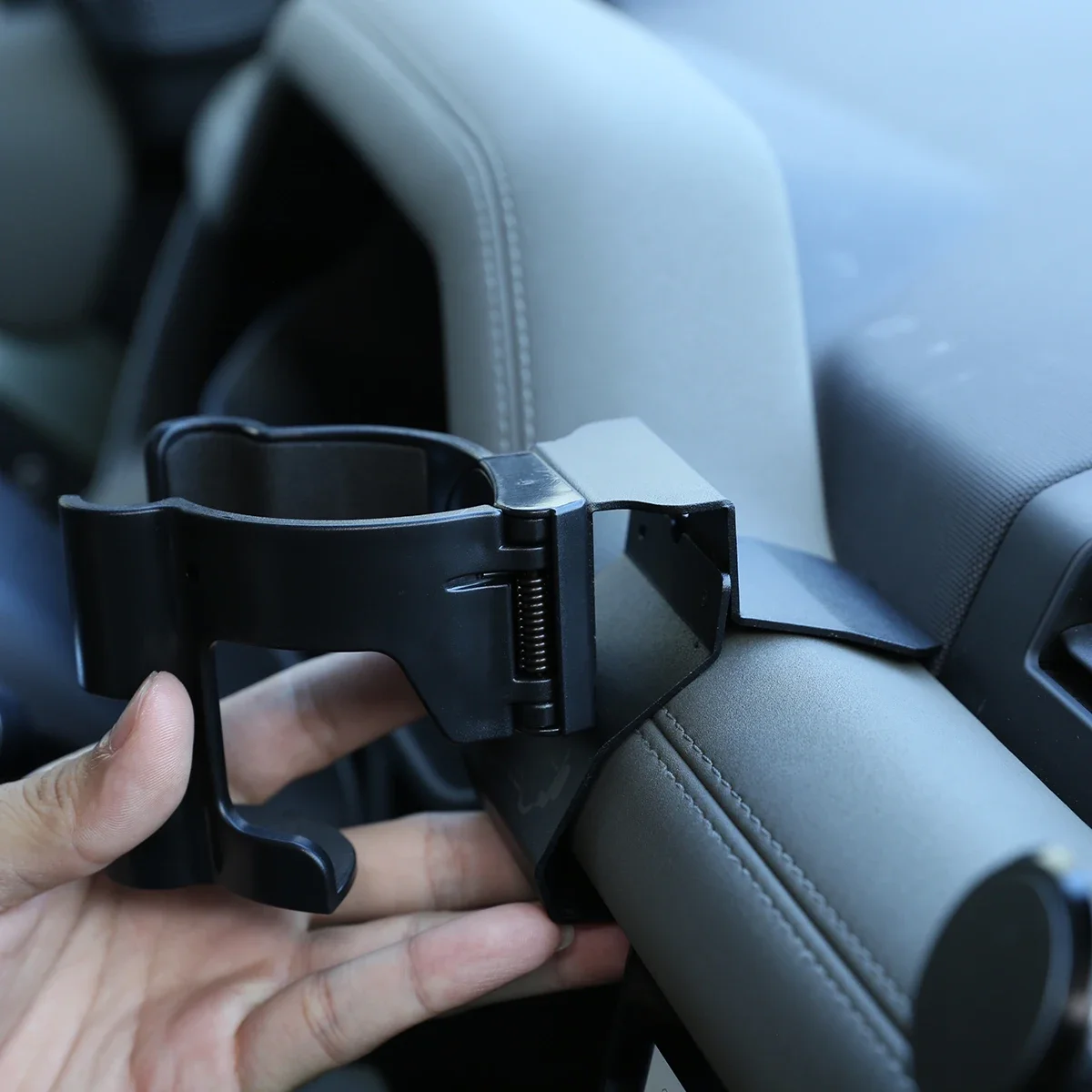 For 2020-2024 Land Rover Defender 90110 Black Car Magnetic Phone Holder Multifunctional Holder Navigation Holder Interior Parts
For 2020-2024 Land Rover Defender 90110 Black Car Magnetic Phone Holder Multifunctional Holder Navigation Holder Interior Parts