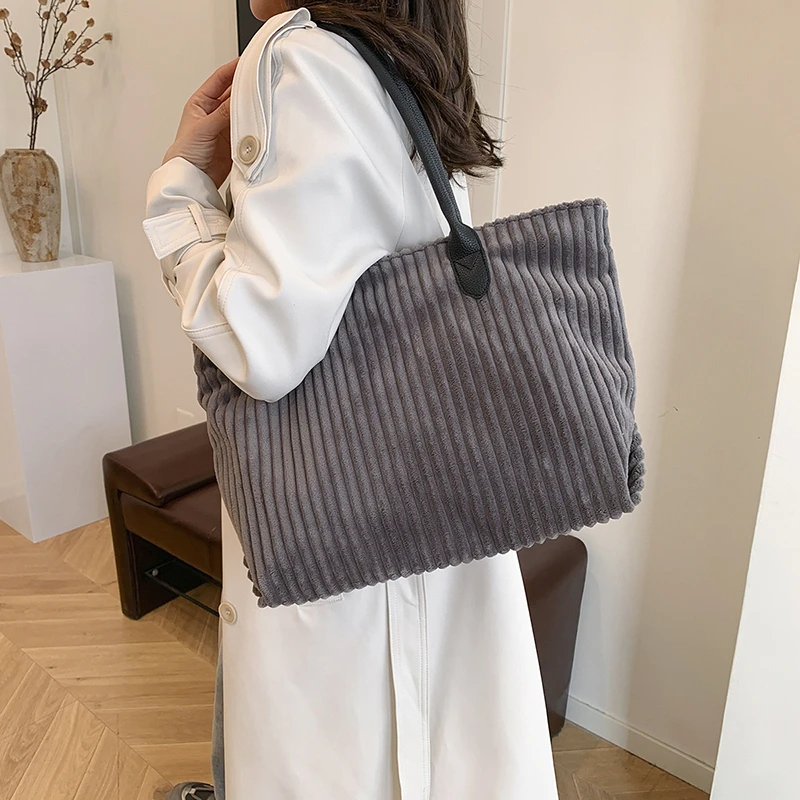 Fashion New Large Capacity Women's Commuting Corduroy Single Shoulder Tote Bags Simple Casual Versatile Storage Handbags
Fashion New Large Capacity Women's Commuting Corduroy Single Shoulder Tote Bags Simple Casual Versatile Storage Handbags