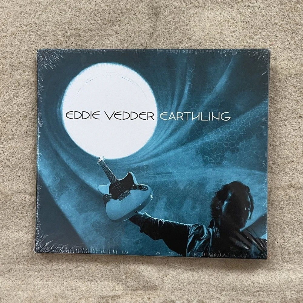 Eddie Vedder Earthling CD | American Music Album | Solo Alternative Rock Audio Disc | Indie Alternative Folk Rock Music CD
Eddie Vedder Earthling CD | American Music Album | Solo Alternative Rock Audio Disc | Indie Alternative Folk Rock Music CD
