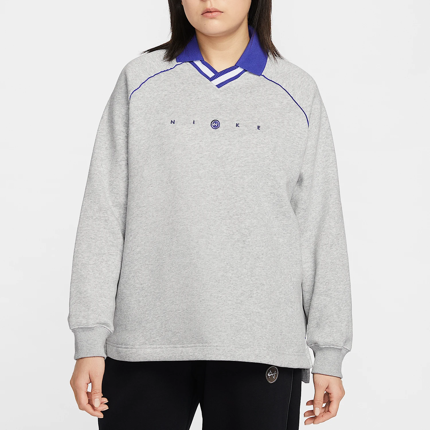 Оригинальный зимний женский вязаный свитшот с воротником Nike IF0257-043
Оригинальный зимний женский вязаный свитшот с воротником Nike IF0257-043