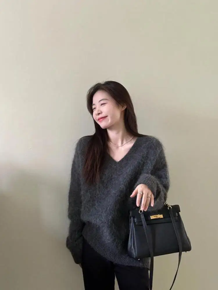 Retro Fashion Women Grey Elegant Loose Knitted Mink Sweater Autumn Winter New V Neck Long Sleeve Vacation Pullover Tops Clothing
Retro Fashion Women Grey Elegant Loose Knitted Mink Sweater Autumn Winter New V Neck Long Sleeve Vacation Pullover Tops Clothing