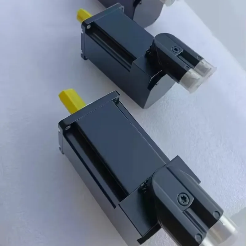 Оригинальный серводвигатель 8LSA75.R0030D000-0 8LSA35.DB030S300-3 8LSA25.R0060C000-3 8LSA26.R0045D100-3. Быстрая доставка.
Оригинальный серводвигатель 8LSA75.R0030D000-0 8LSA35.DB030S300-3 8LSA25.R0060C000-3 8LSA26.R0045D100-3. Быстрая доставка.